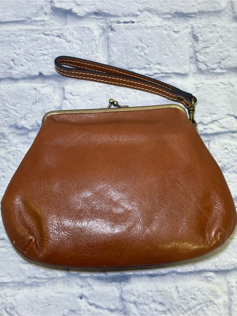 Patricia Nash Savena Kiss-Lock Leather Wristlet Suede Interior Detachable Strap